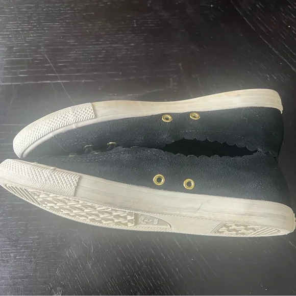 Converse Womens Black Sneakers with Gold Eyelets - Picture 4 of 6